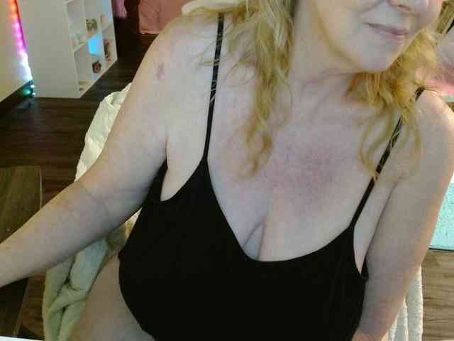 Kallie-Kiss webcam
