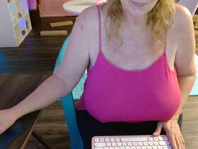 Kallie-Kiss webcam