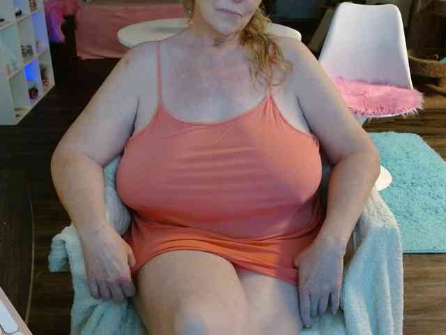 Kallie-Kiss webcam