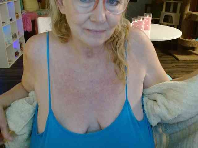 Kallie-Kiss webcam