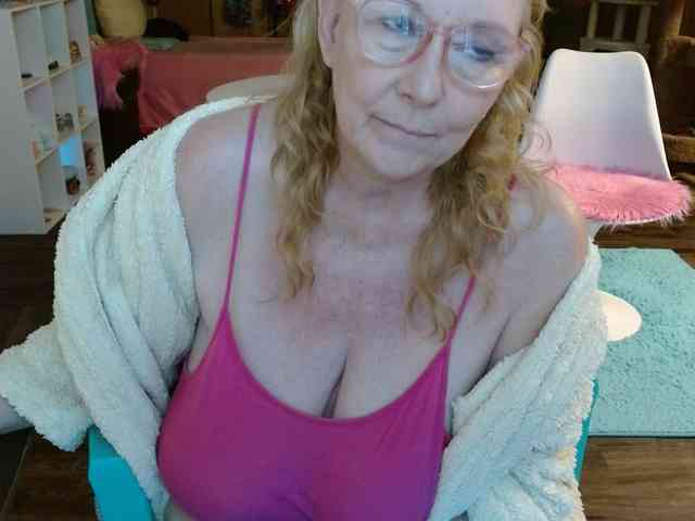 Kallie-Kiss webcam