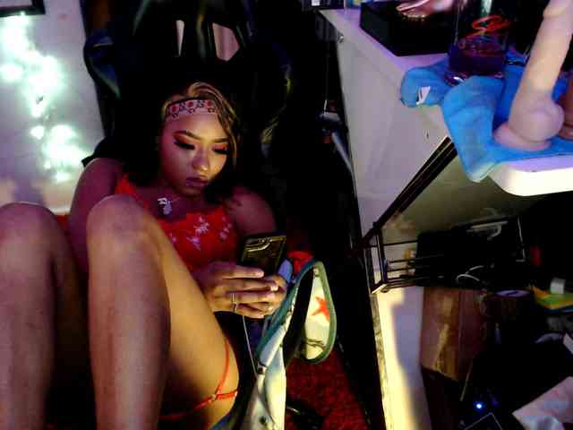 StarNude69 webcam