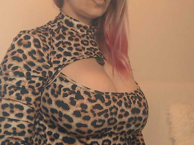 BlondeNicolet's BongaCams show and profile