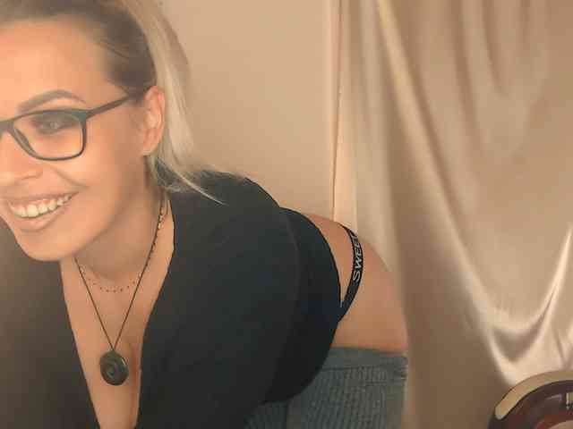 BlondeNicolet webcam