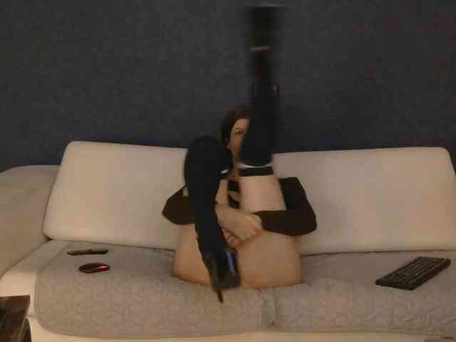 WhiteQueen888 webcam