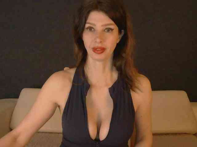 WhiteQueen888 webcam
