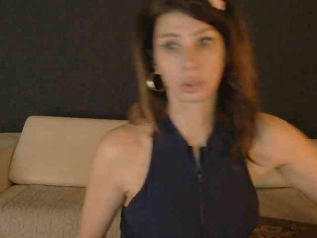 WhiteQueen888 webcam