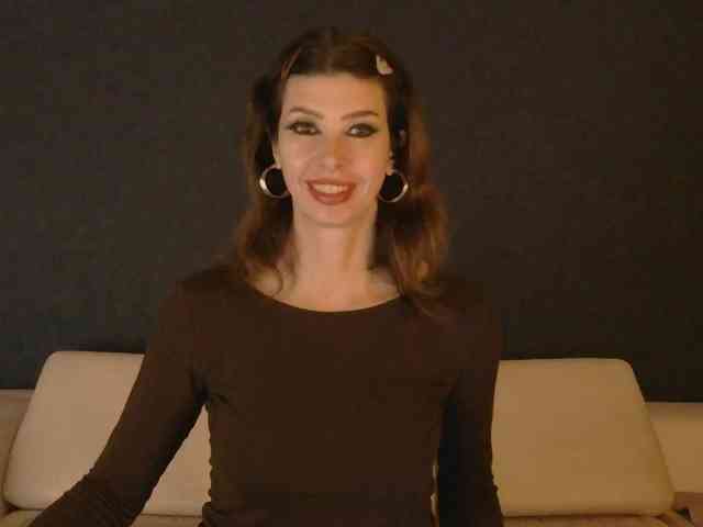 WhiteQueen888 webcam