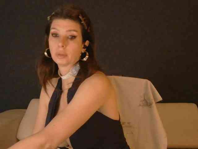 WhiteQueen888 webcam