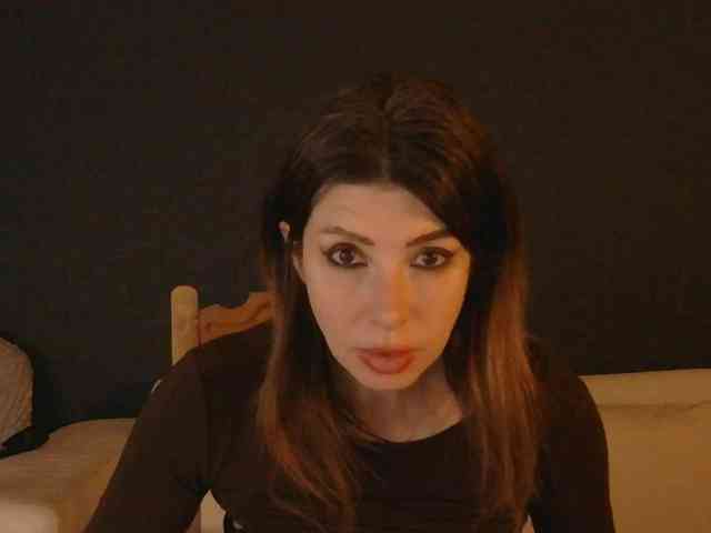 WhiteQueen888 webcam