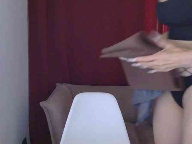 WhiteQueen888 webcam