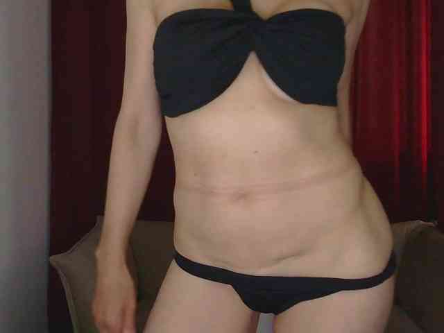 WhiteQueen888 webcam