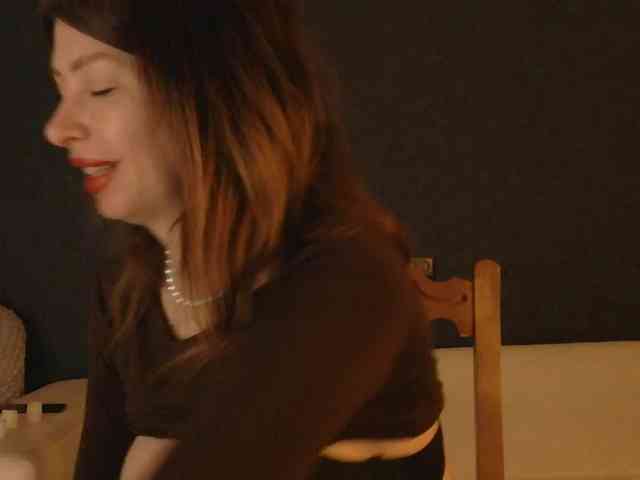 WhiteQueen888 webcam