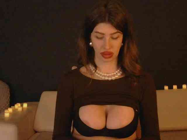 WhiteQueen888 webcam