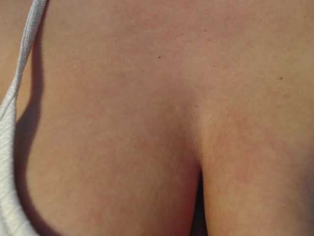 ComeFuckMe18's BongaCams show and profile