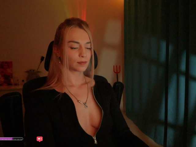 BlackMonro's BongaCams show and profile