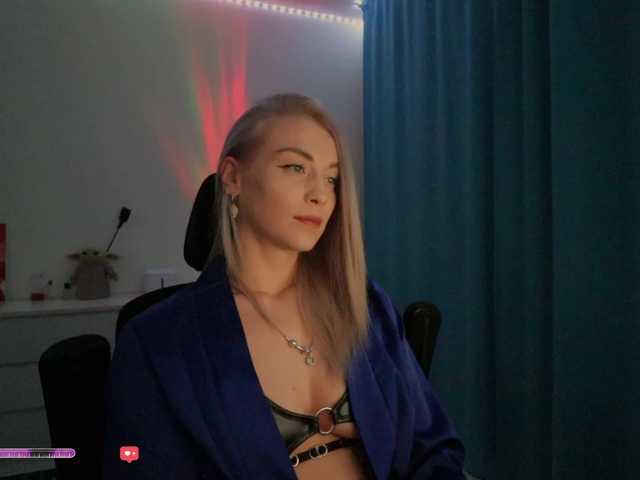 BlackMonro's BongaCams show and profile