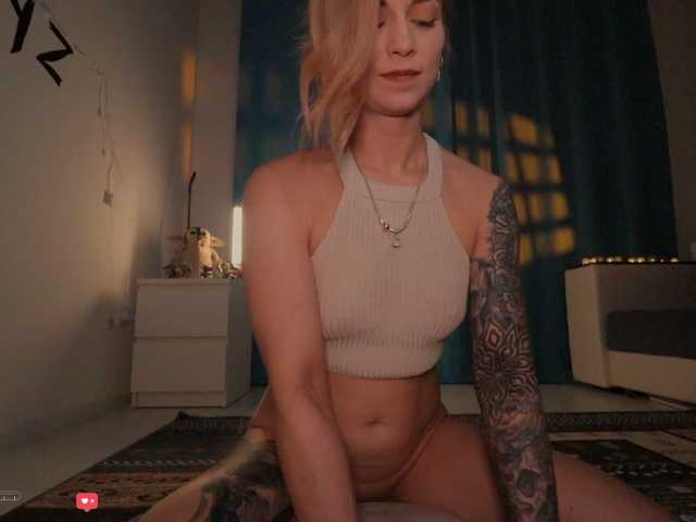 BlackMonro's BongaCams show and profile