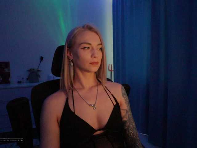 BlackMonro's BongaCams show and profile