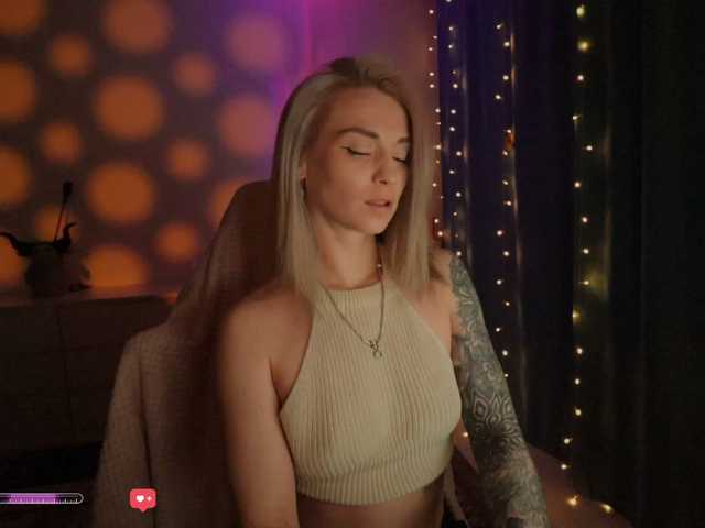 BlackMonro's BongaCams show and profile