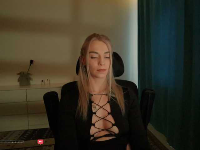 BlackMonro's BongaCams show and profile