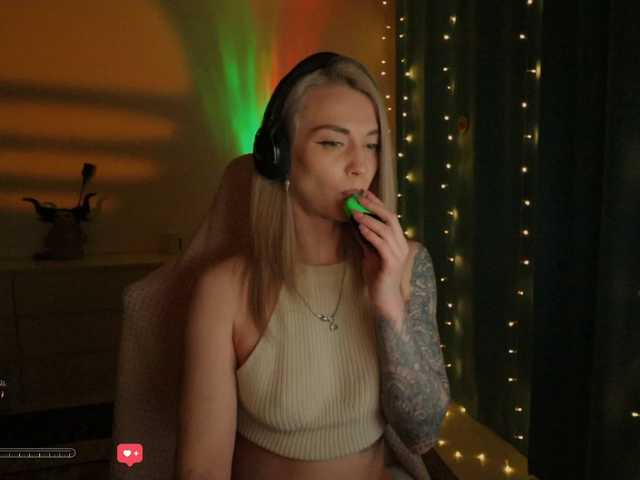 BlackMonro's BongaCams show and profile