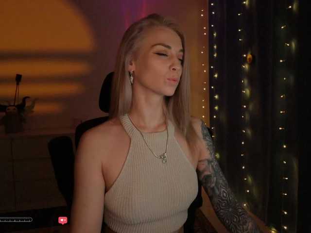 BlackMonro's BongaCams show and profile