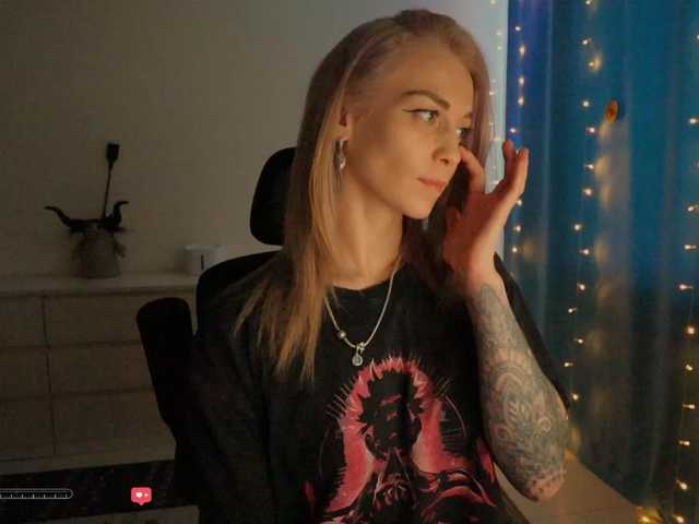 BlackMonro's BongaCams show and profile