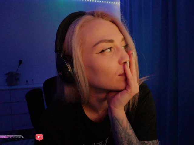 BlackMonro's BongaCams show and profile