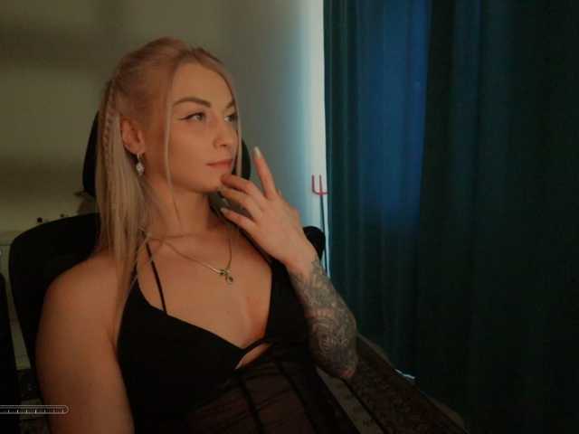 BlackMonro's BongaCams show and profile