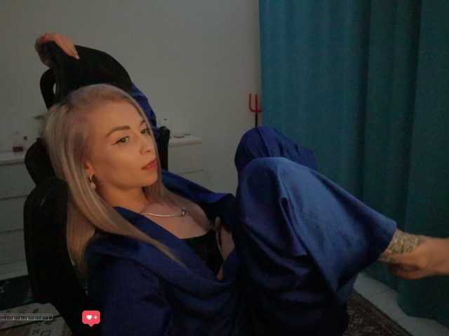 BlackMonro's BongaCams show and profile