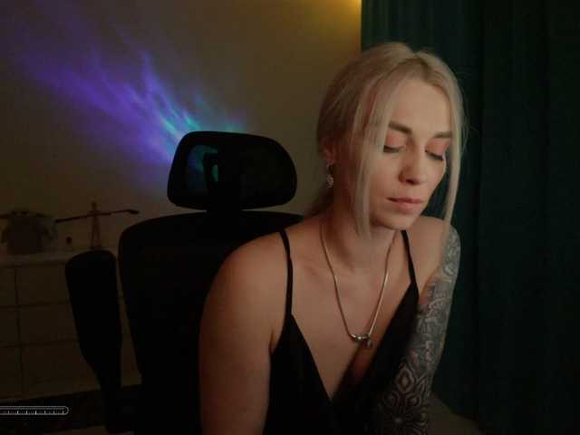 BlackMonro's BongaCams show and profile
