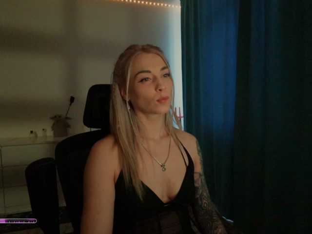 BlackMonro's BongaCams show and profile