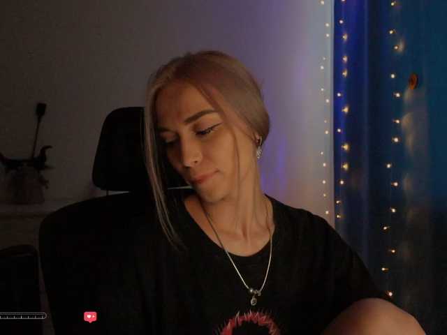 BlackMonro's BongaCams show and profile