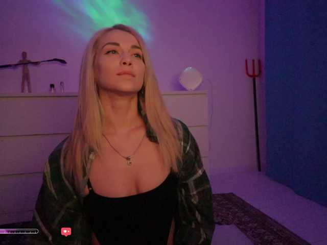 BlackMonro's BongaCams show and profile