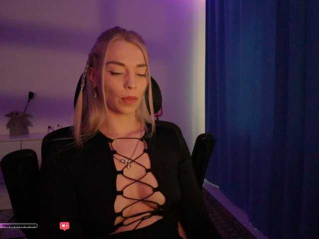 BlackMonro's BongaCams show and profile