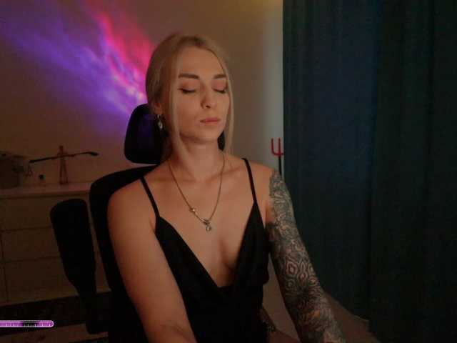 BlackMonro's BongaCams show and profile