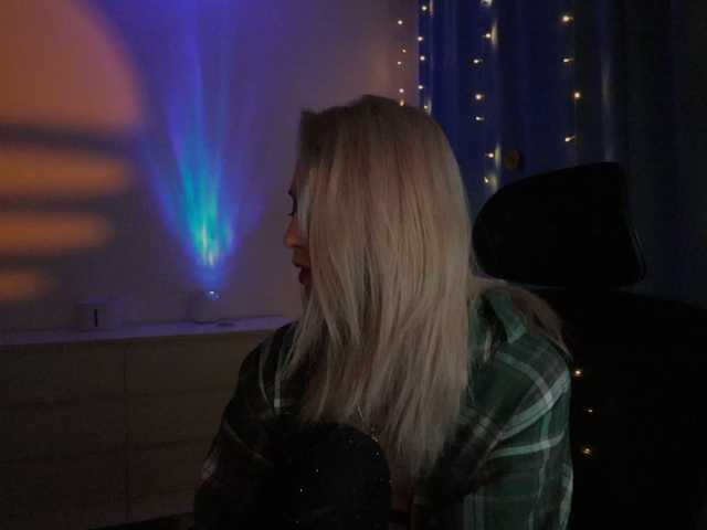 BlackMonro's BongaCams show and profile