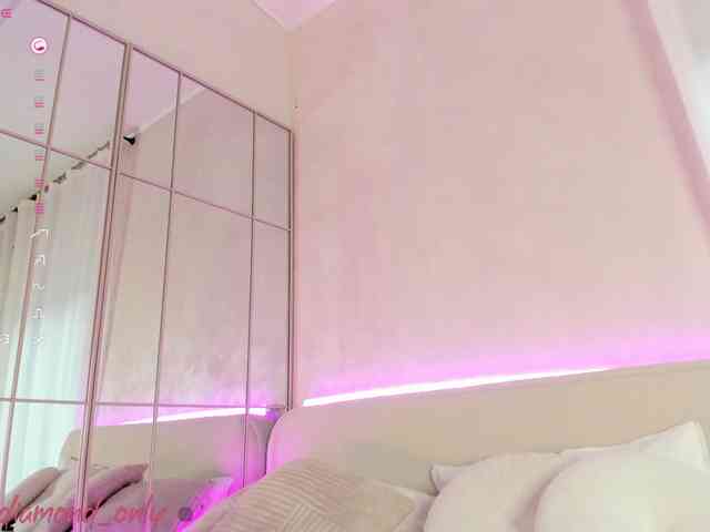 Miss__Diamond webcam