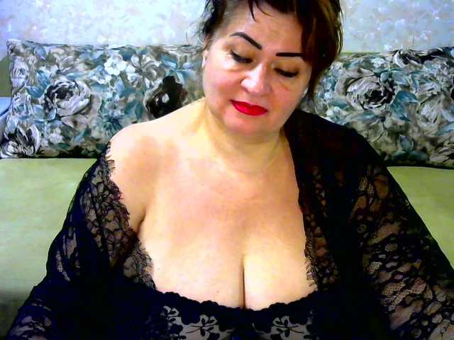 hugenipple's BongaCams show and profile