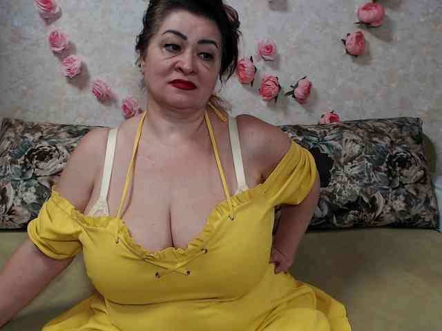 hugenipple Live Webcam on BongaCams