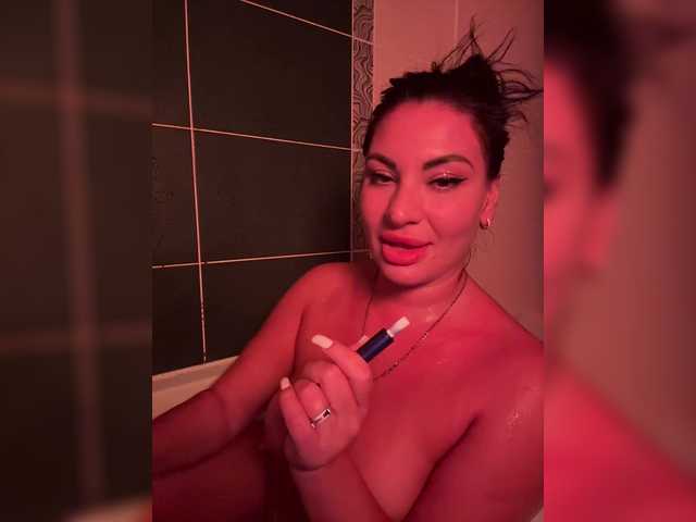 Sex chat gratuit in direct cu Madelynn pe BongaCams