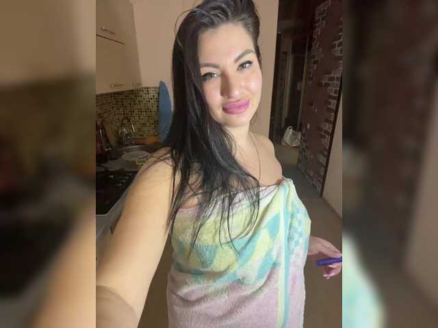 Madelynn's BongaCams show and profile