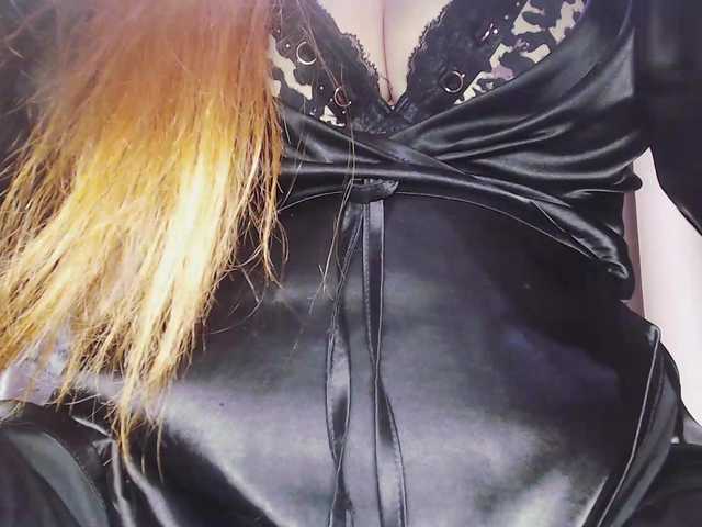 Va-len-cia's BongaCams show and profile