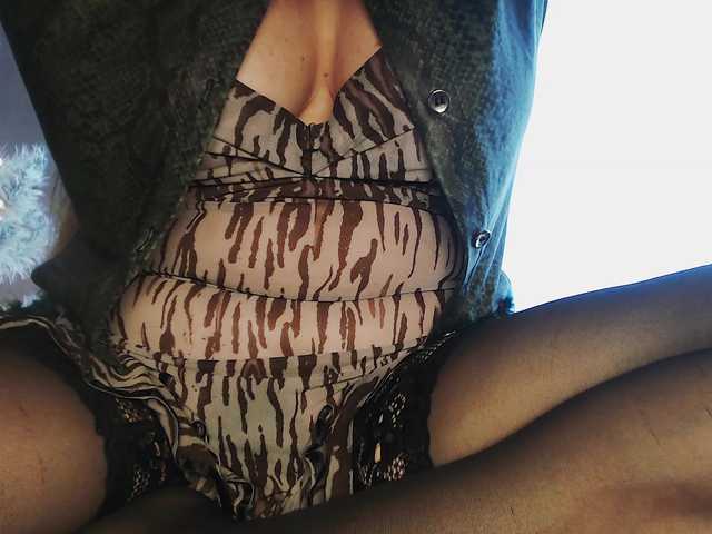 Va-len-cia's BongaCams show and profile