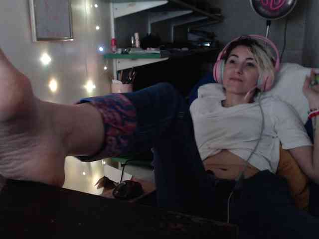 LadyMoonCash webcam