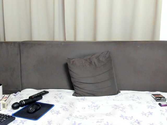 Sophiestique's BongaCams show and profile