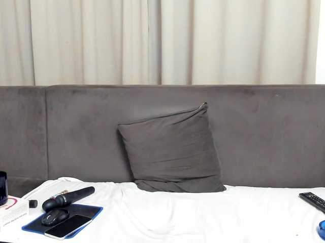 Sophiestique's BongaCams show and profile