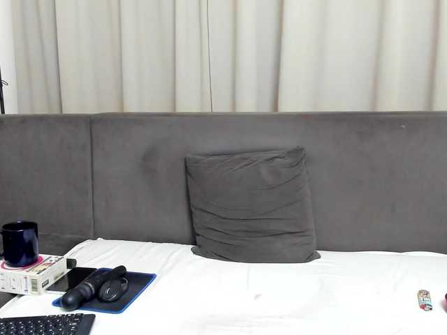 Sophiestique's BongaCams show and profile