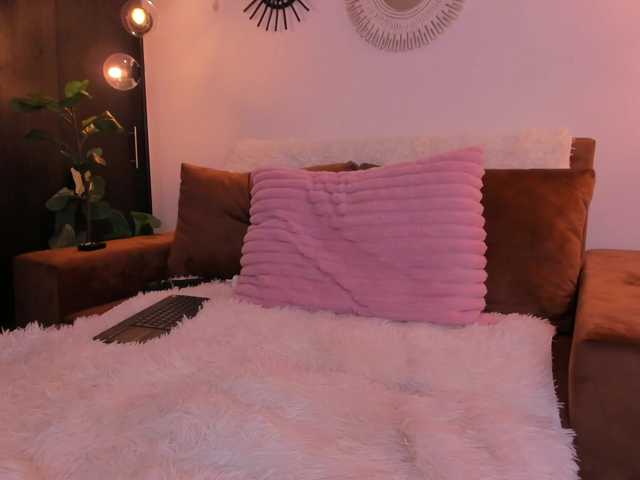 charlizexxx's BongaCams show and profile